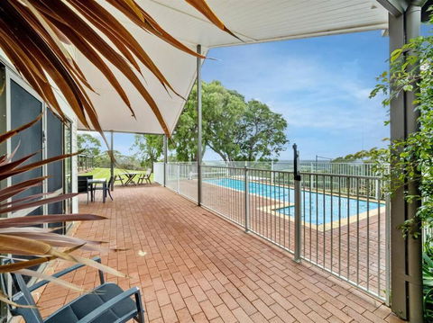 Moondyne Estate Exclusive & Pet Friendly Hilltop Retreat - Accommodation Whitsundays 2