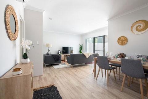 Modern Cozy - Accommodation Whitsundays 3
