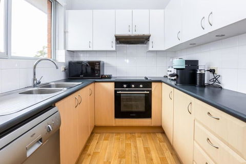 Mosman Views, 2bed, Parking, 15min Walk To Beach - Accommodation Whitsundays 2