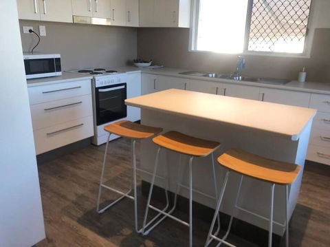 Mt Isa - Emerald Gem 3 Bedroom Home QUIET AREA - Accommodation Whitsundays 3