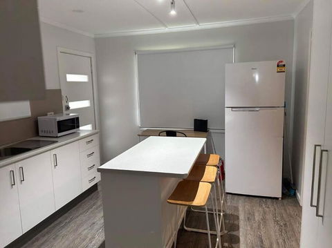 Mt Isa - Emerald Gem 3 Bedroom Home QUIET AREA - Accommodation Whitsundays 2