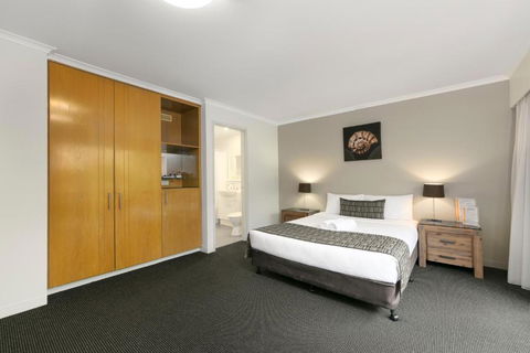 Mt Ommaney Hotel Apartments - Accommodation Whitsundays 0