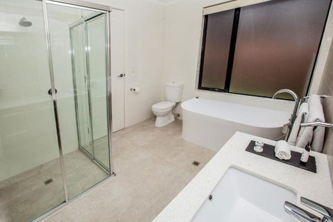 Neagles Retreat Villas - Accommodation Whitsundays 2