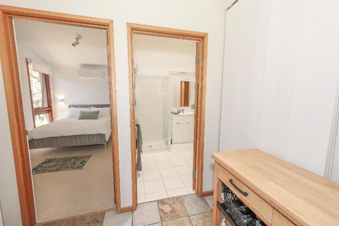 Nixon House - Accommodation Whitsundays 2