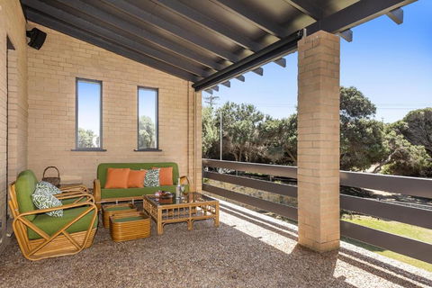 Ocean Close - Spacious Beach House - Accommodation Whitsundays 2