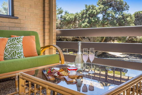 Ocean Close - Spacious Beach House - Accommodation Whitsundays 3
