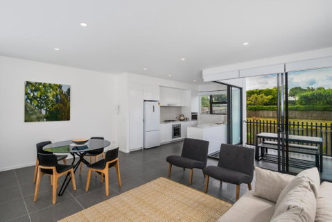 Oxford Steps - Executive 2BR Bulimba Apartment Across From The Park On Oxford St - Accommodation Whitsundays 1