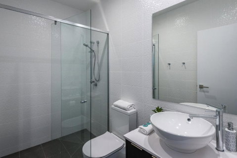 Oxford Steps - Executive 2BR Bulimba Apartment Across From The Park On Oxford St - Accommodation Whitsundays 3