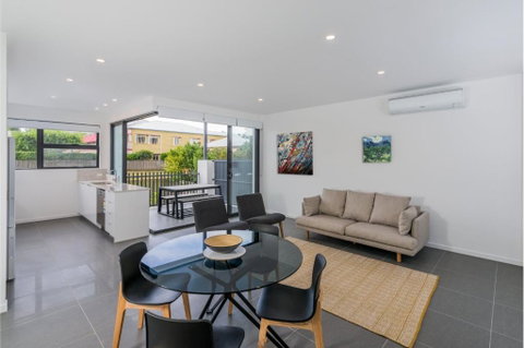 Oxford Steps - Executive 2BR Bulimba Apartment Across From The Park On Oxford St - Accommodation Whitsundays 0