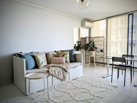 Ocean View Apartment Close To CBD With Indoor Pool. - Accommodation Whitsundays 3