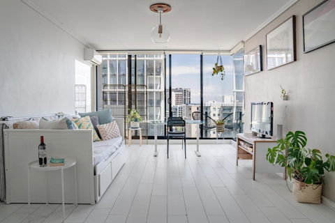 Ocean View Apartment Close To CBD With Indoor Pool. - Accommodation Whitsundays 2