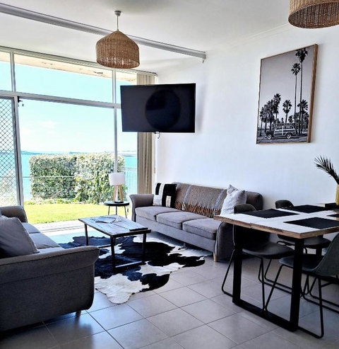 ON THE WATERS EDGE - Accommodation Whitsundays 1