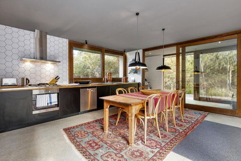 One-Dunny Beach House - Accommodation Whitsundays 3