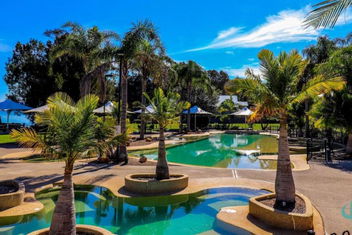 Oystercatcher At Raffertys Resort- Family Villa with Accommodation Whitsundays