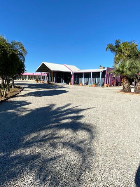 Paddle Steamer Motel - Accommodation Whitsundays 3
