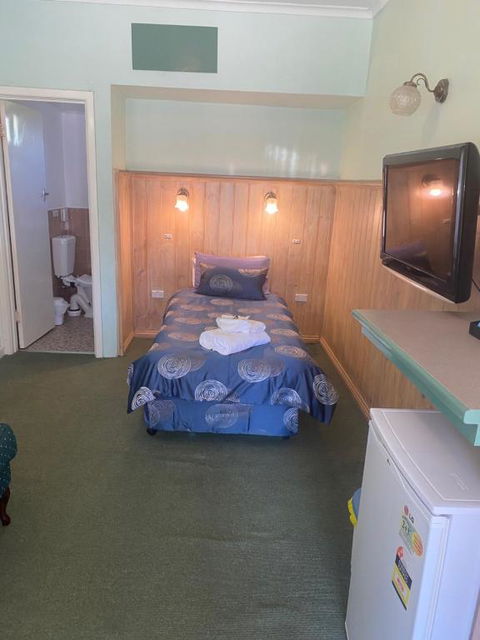 Paddle Steamer Motel - Accommodation Whitsundays 1