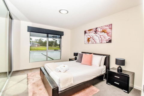 Paradise Point - Entire Home In Clarence Point, Tasmania Australia, 10 Guests 7 Bedrooms 7 Beds 3 Baths - Accommodation Whitsundays 1