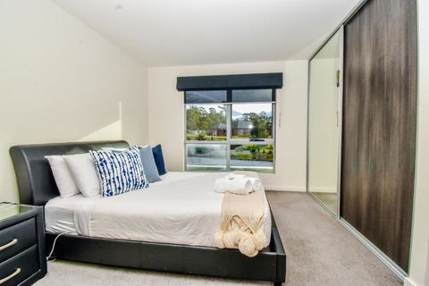 Paradise Point - Entire Home In Clarence Point, Tasmania Australia, 10 Guests 7 Bedrooms 7 Beds 3 Baths - Accommodation Whitsundays 2