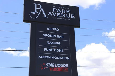 Park Avenue Hotel Motel - Accommodation Whitsundays 0
