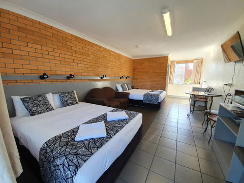Park Drive Motel - Accommodation Whitsundays 1
