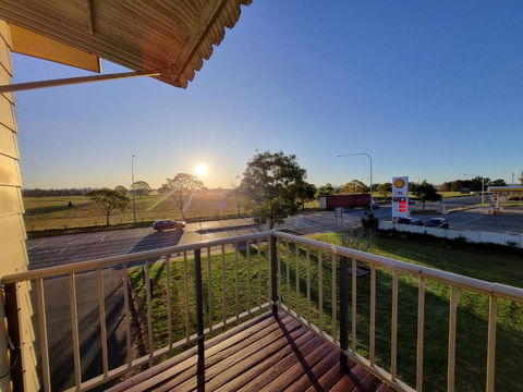 Park Drive Motel - Accommodation Whitsundays 2
