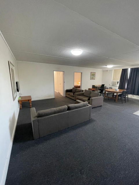 Parkside Inn Motel - Accommodation Whitsundays 2