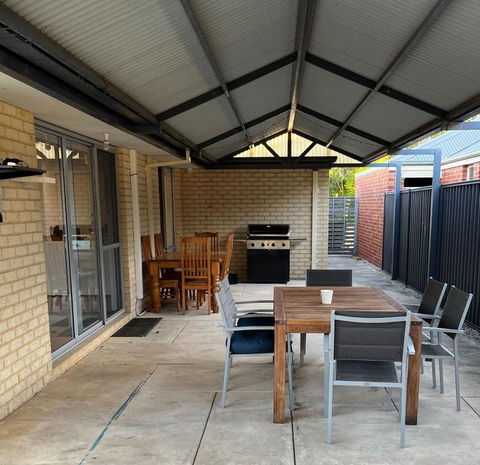 Parkside Pool Home In Aubin Grove - Accommodation Whitsundays 2