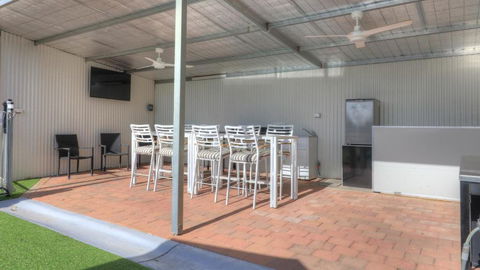 Paruna Motel - Accommodation Whitsundays 3