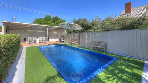 Paruna Motel - Accommodation Whitsundays 2