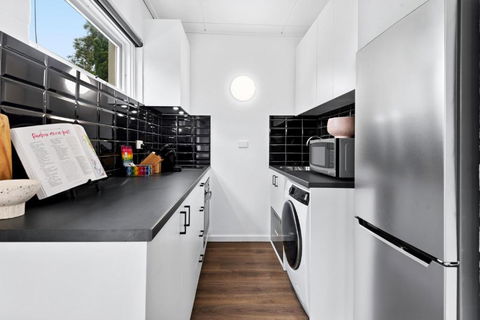 Peaceful 1-Bed Apartment Near The City Centre - Accommodation Whitsundays 3