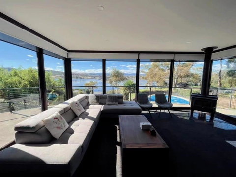 Peaceful House With Great Ocean & Mountain View - Accommodation Whitsundays 0