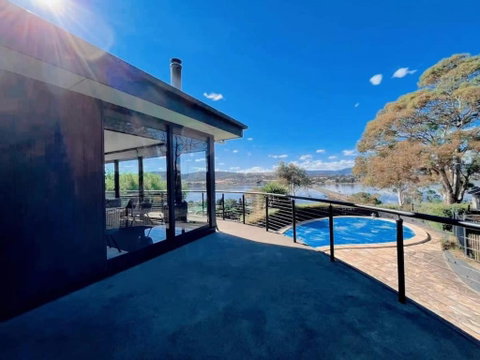 Peaceful House With Great Ocean & Mountain View - Accommodation Whitsundays 1
