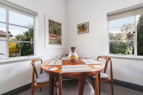 Parkside Hideaway - Beautiful Art Deco Near Zoo - Accommodation Whitsundays 1