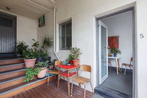 Parkside Hideaway - Beautiful Art Deco Near Zoo - Accommodation Whitsundays 2