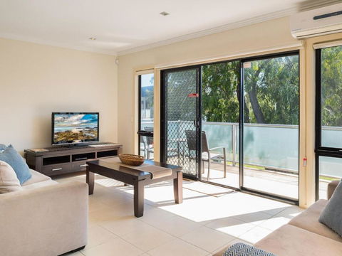 Penguins By The Beach - Accommodation Whitsundays 1