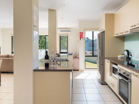 Penguins By The Beach - Accommodation Whitsundays 2