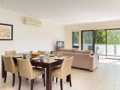 Penguins By The Beach - Accommodation Whitsundays 3