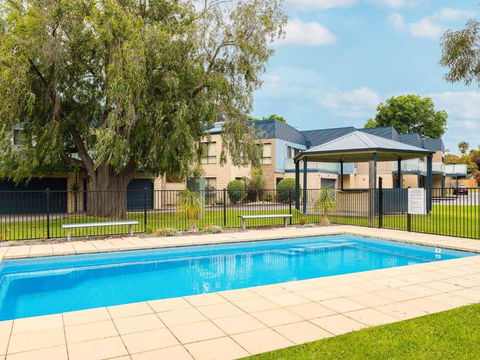 Penguins By The Beach - Accommodation Whitsundays 0