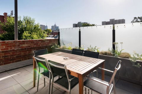 Paterson 1911 - Upmarket Terrace In Vibrant Fitzroy - Accommodation Whitsundays 2