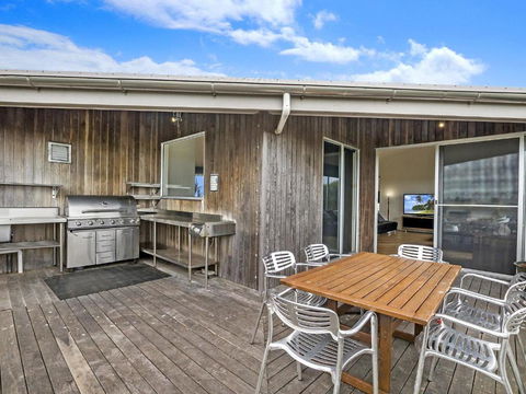 Port Fairy Beach House - Accommodation Whitsundays 1