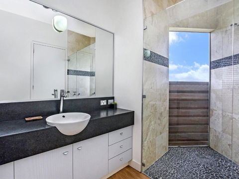 Port Fairy Beach House - Accommodation Whitsundays 3