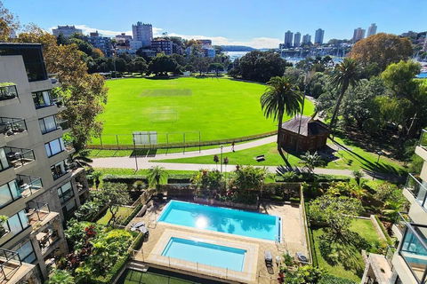 Penthouse With Private Terrace, Parking + 2 Pools - Accommodation Whitsundays 3