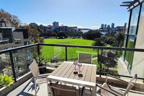 Penthouse With Private Terrace, Parking + 2 Pools - Accommodation Whitsundays 2