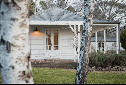 Peony Farm Pink Cottage - Accommodation Whitsundays 0