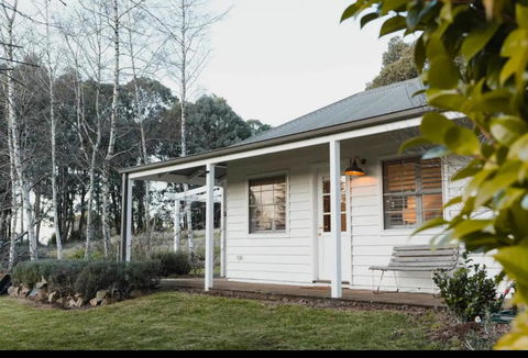 Peony Farm Pink Cottage - Accommodation Whitsundays 1