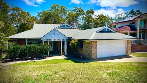 Perfect North Brisbane Retreat 4 Bed - Accommodation Whitsundays 0