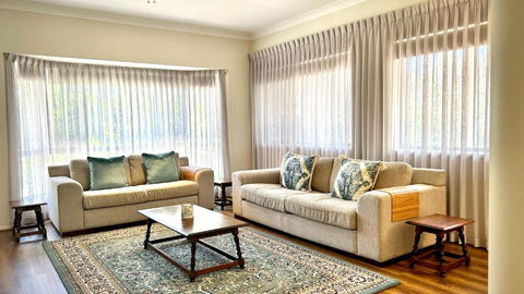 Perfect North Brisbane Retreat 4 Bed - Accommodation Whitsundays 2