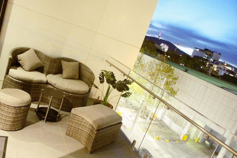 Perfectly Located Modern Apartment - Canberra CBD - Accommodation Whitsundays 3