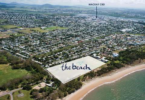 Petrie Beach Holiday Home - Accommodation Whitsundays 1