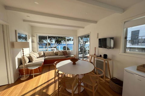 PIPI SHACK - Iconic Waterfront Shack Binalong Bay - Accommodation Whitsundays 2